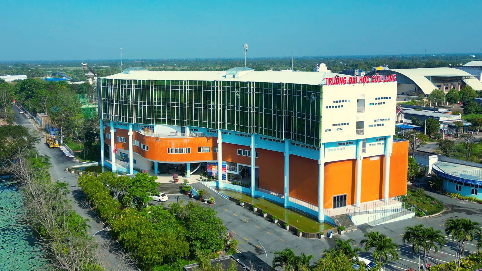 Tại sao nên chọn học Ngôn ngữ Anh từ xa tại Đại học Cửu Long?