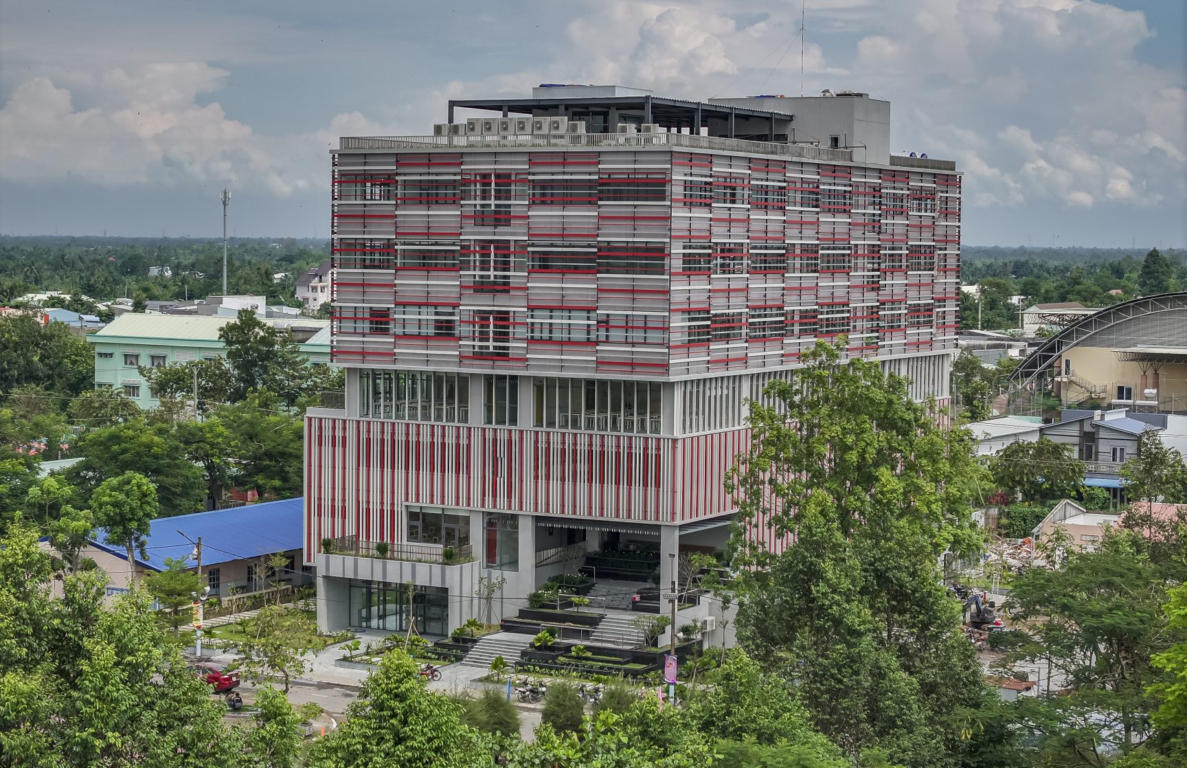 Tòa nhà sức khỏe đại học cửu long